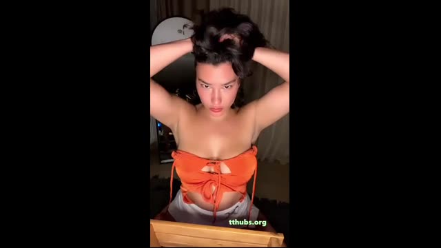 Burcu Yildiz İfşa Videosu · Beyaz Şort Kalça Twerk İfşa